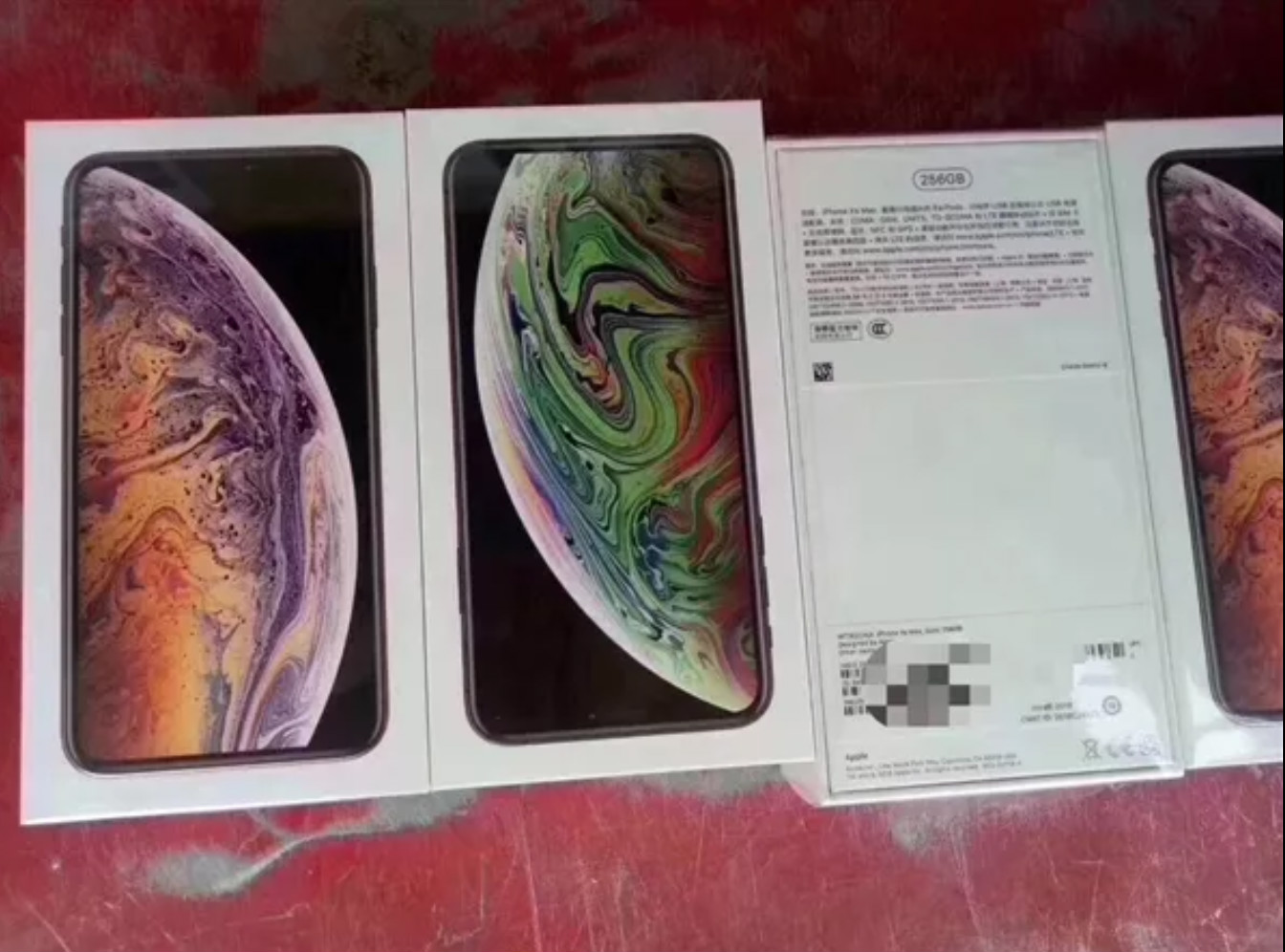 iPhone XS Max外箱デザイン流出！出荷場は賑やか！